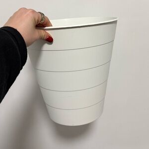 Small Minimalist White Ribbed Wastebasket trashcan
